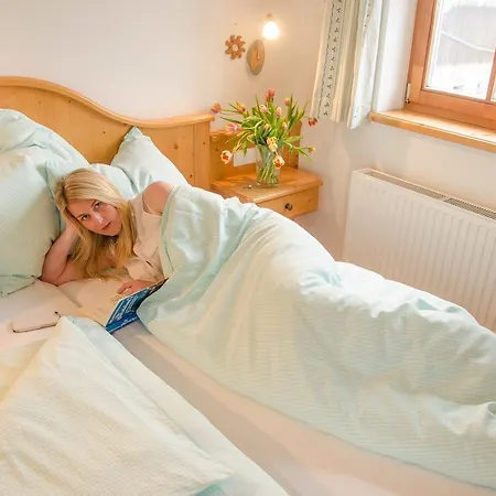 Schoenauerhof 아파트 *